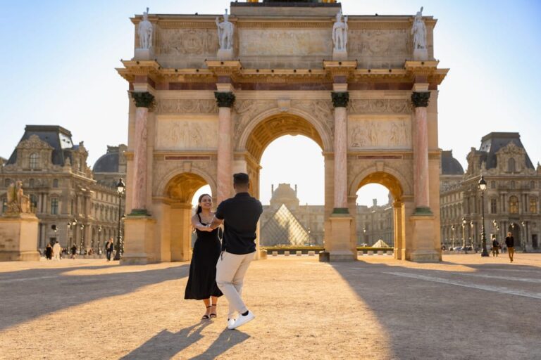 Paris: Louvre Photoshoot or Seine Bridges Eiffel Tower Walk