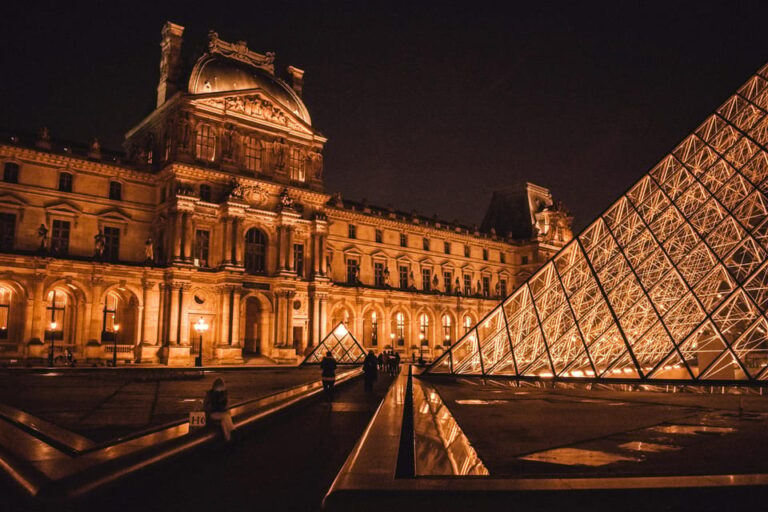 Paris: Mona Lisa and Louvre Highlights Tour SEMI PRIVATE
