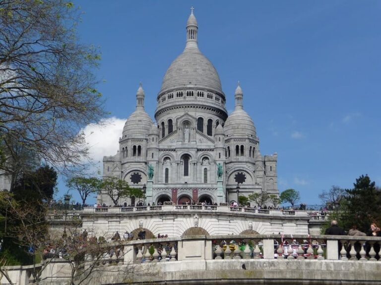 Paris: Montmartre Art and Cheese Tour