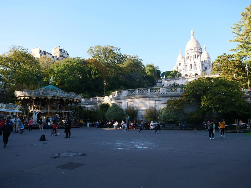 Paris: Montmartre Must-See Walking Tour With a Local Guide - Itinerary Highlights
