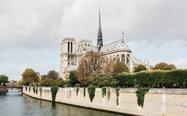 Paris: Notre Dame Exterior Tour With a Small Group