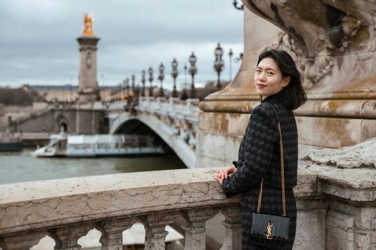 Paris Photographer 1h Near the Eiffel Tower or in Paris