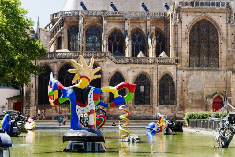 Paris: Private Family Tour, Highlights and Museum Visit