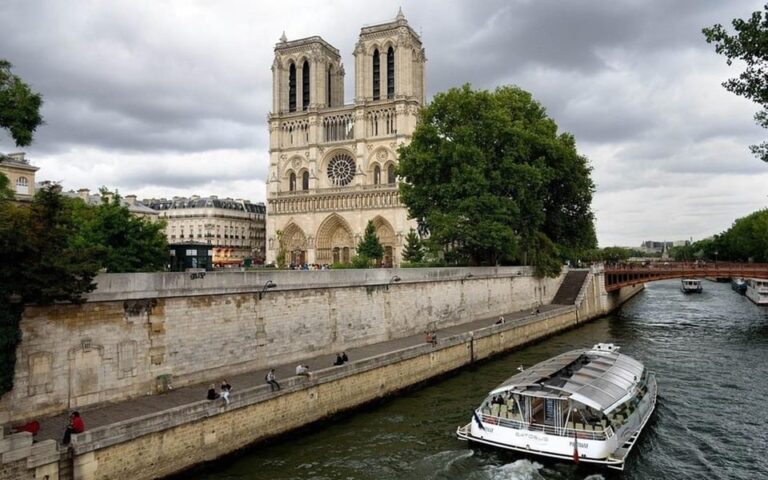 Paris: Private Full or Half-Day Sightseeing Tour With Local
