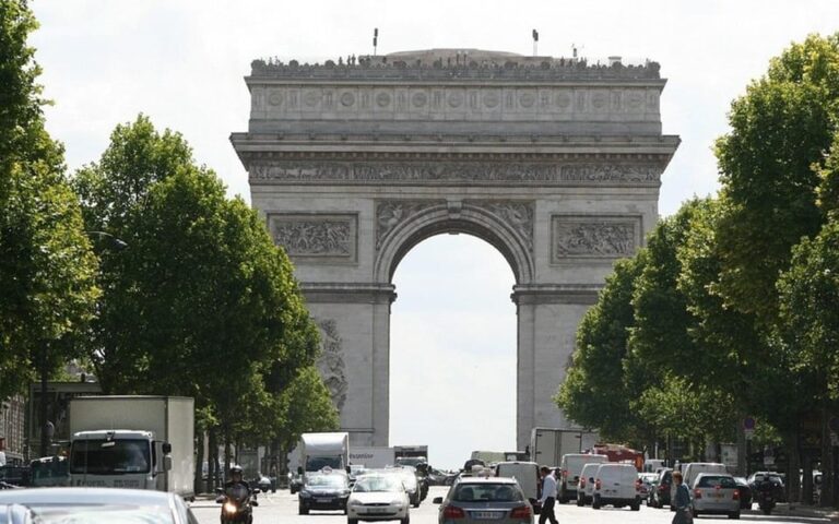 Paris: Private Layover Tour With Airport Pickup & Dropoff