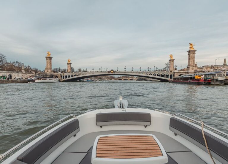 Paris: Private Seine River Cruise