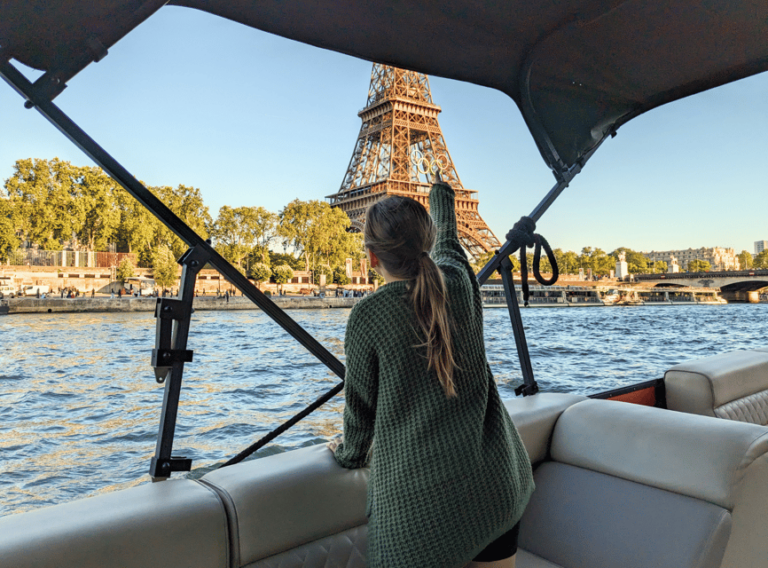 Paris: Private Sunset Sein Cruise With Aperitif and Pick-Up