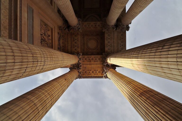 Paris: Private Walking Guided Tour of Citys Highlights