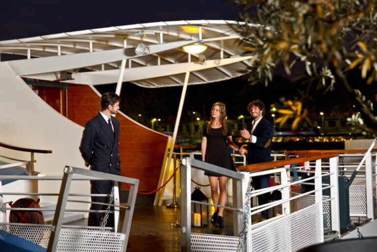 Paris: Valentines Day Dinner Cruise on the Seine River