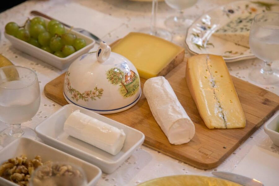 Paris: Wine and Cheese Tasting With a Chef Sommelier - Exploring the Mouffetard Market