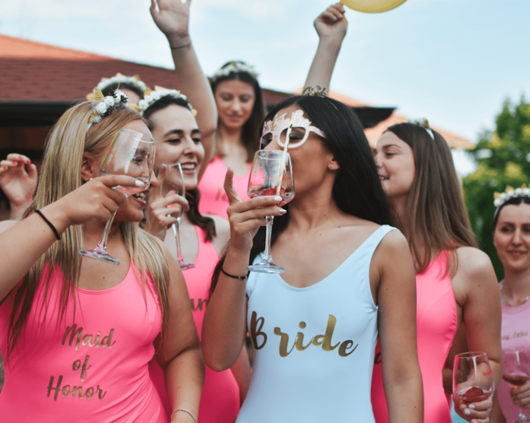Private Pub / Bar Crawl Group Size 6-20 People