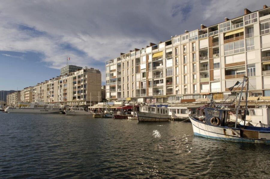 Toulon: Express Walk With a Local in 60 Minutes - Experience Toulons Historic Harbor