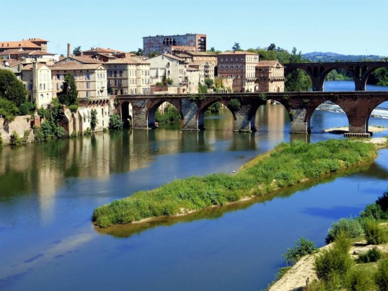 Toulouse: Albi and Cordes/Ciel Day Trip With Audio Guides
