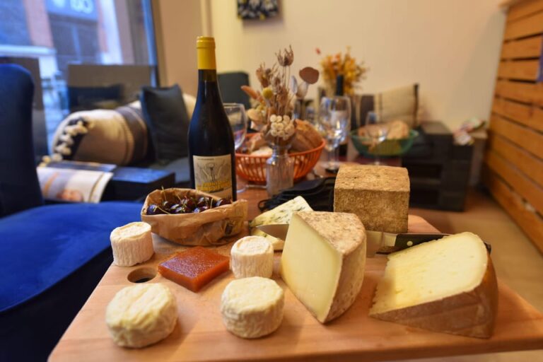 Toulouse: Cheese & Wine Tasting Workshop With a Cheesemaker
