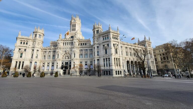 Tour Madrid: Secrets in a Electric Tuk Tuk