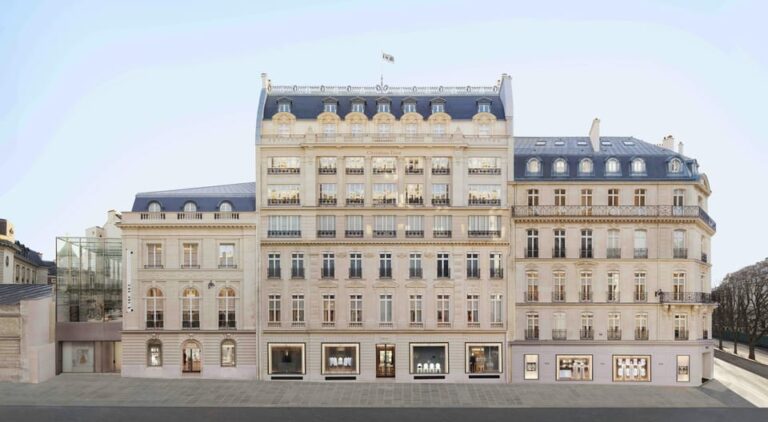 Dior Museum and Vintage Side-car Tour in Paris
