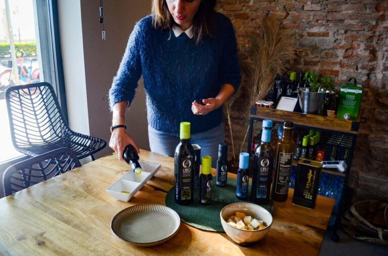 Málaga: Paella and Sangria Cooking Class With Market Visit