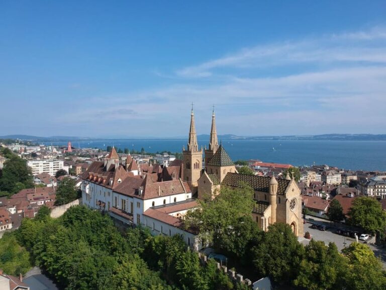 Neuchâtel: Express Walk With a Local in 60 Minutes