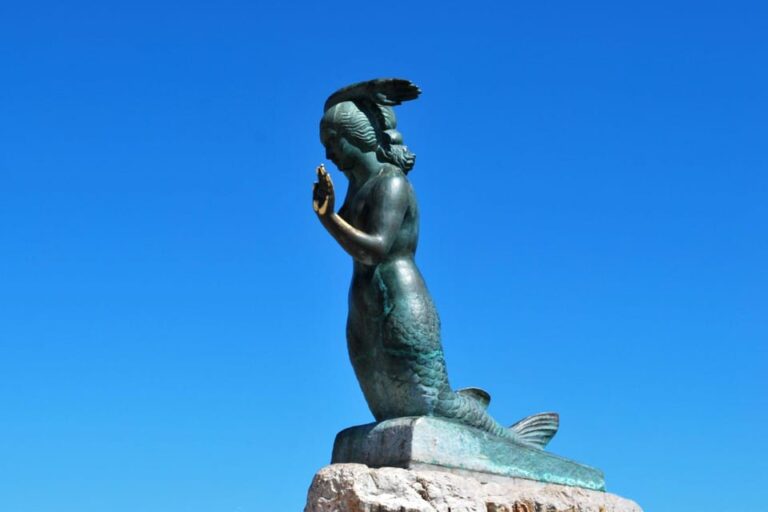 Tour in Sitges (Bcn): Night Culture, Tapas, and Beach