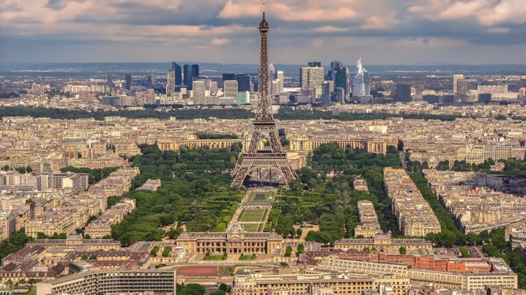 Paris:Private 2-Hour Customizable City Tour With Local Guide