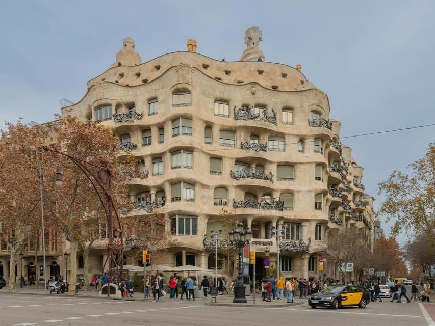 Tiquets & Tour Guide: Lights and Shadows of the Casa Milà - Antoni Gaudí - Barcelona - Activity Overview and Pricing