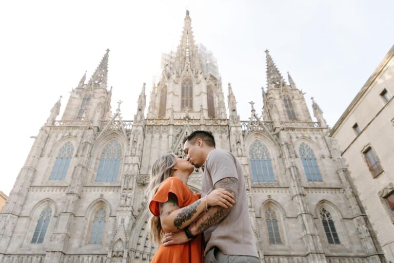 Barcelona: Private Photoshoot With a Professional