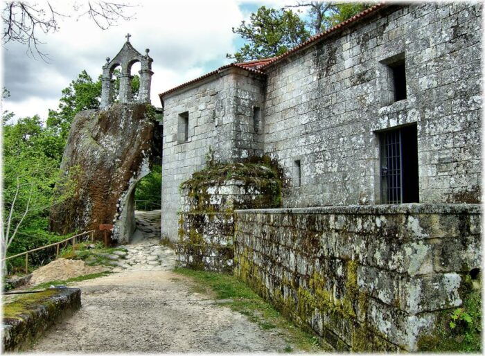 ✅From Santiago: Ribeira Sacra Day Trip With Scenic Views - Transportation and Guide Services