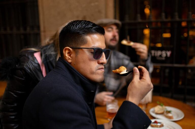 Tapas Food Tour With Dinner in Barcelona