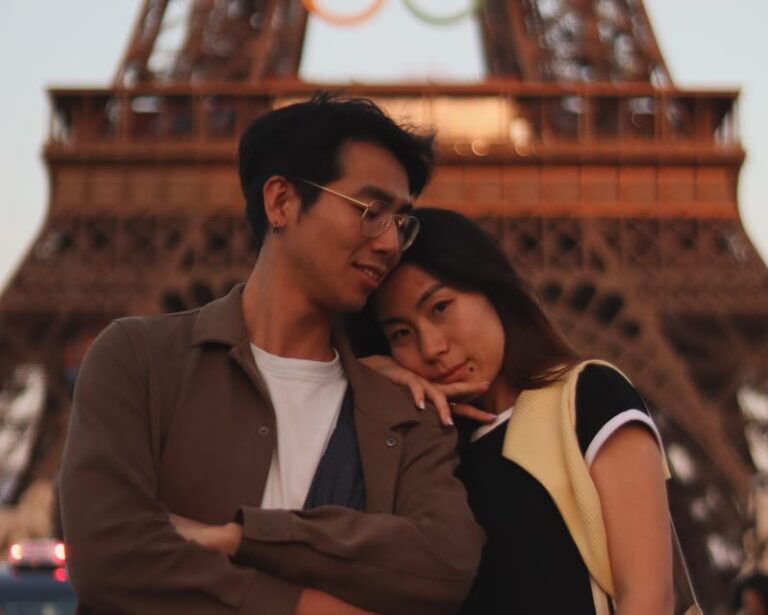 Paris: Private Photoshoot With a Professional