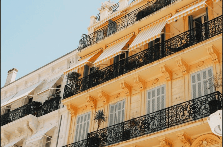 Cannes: Express Walk With a Local in 60 Minutes - Start Your Cannes Adventure
