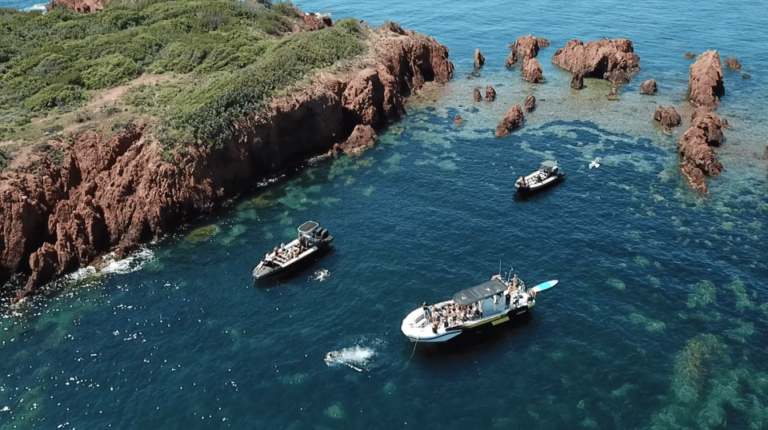 Fréjus: Sea and Creeks Boat Tour With Snorkeling and Drinks