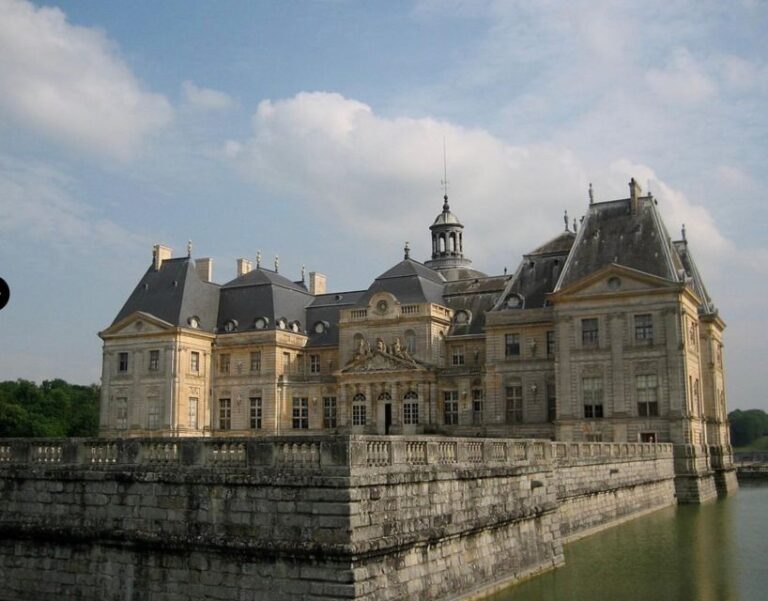 From Paris: the Grand Christmas Vaux Le Vicomte & Fontainebleau