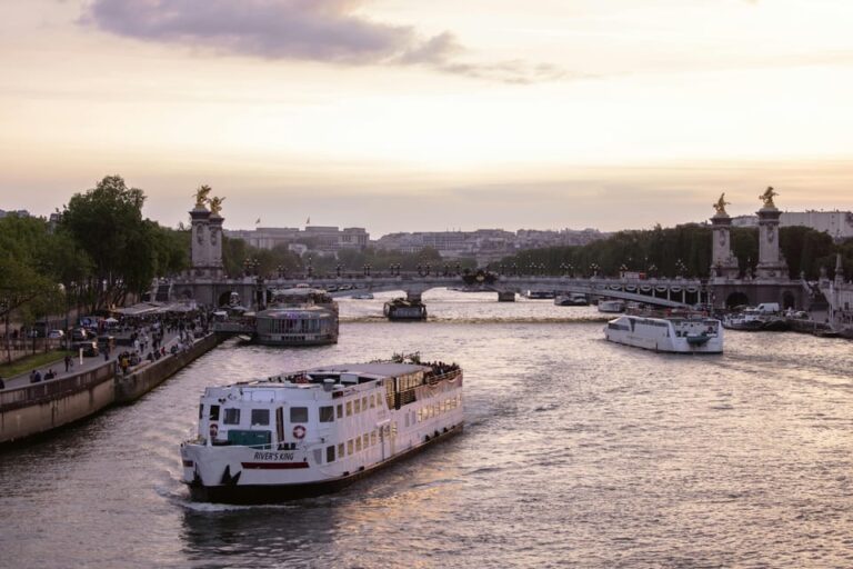 Paris: City of Lights Walking Tour and Seine River Cruise