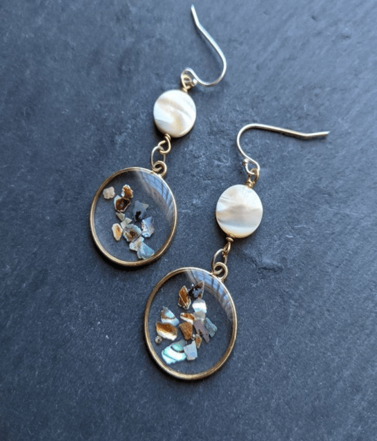 Paris: Duo Resin Jewelry Workshop (Necklace & Earrings) - Workshop Overview
