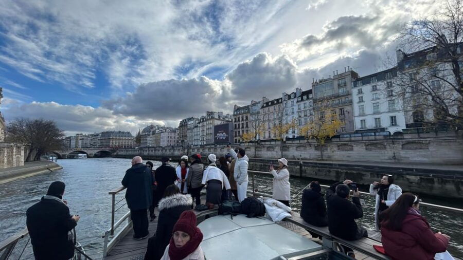 Paris: Illuminations River Cruise With Audio Commentary - Overview of the Cruise Experience