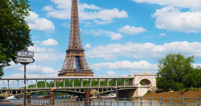 Retro Side-Car Tour in Paris+ River Cruise