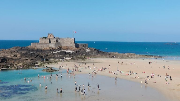 Saint-Malo: Private Guided Tour of the Historic Walled City