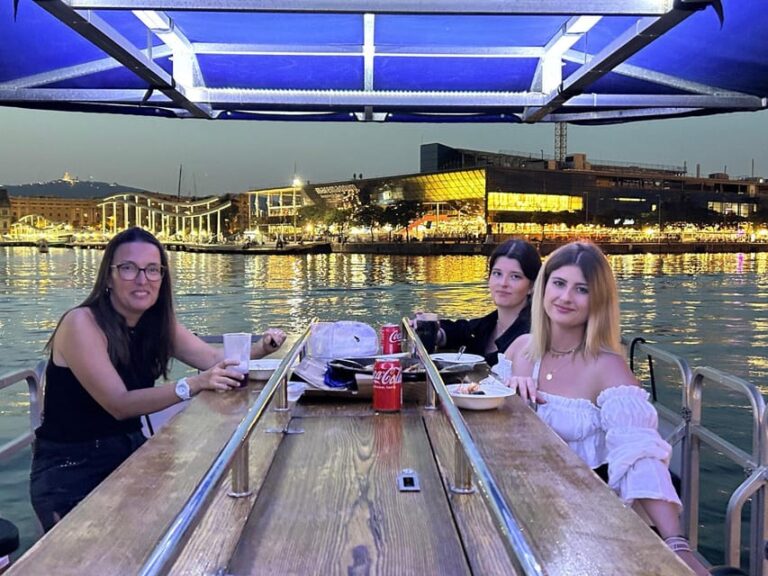 Valencia: Private Evening Cruise With Dinner and Drinks
