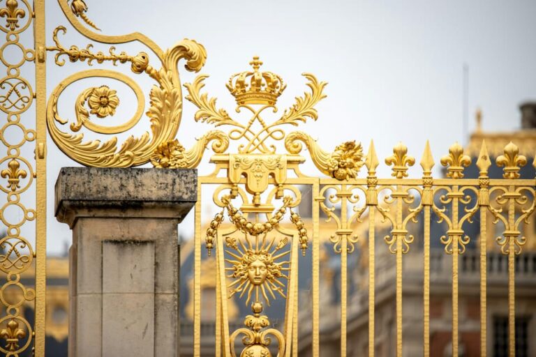 Versailles Palace Guided Experience and Gardens Entry 12 PPL