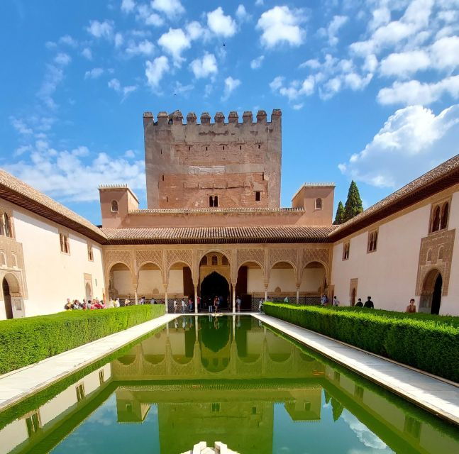 Alhambra and Nasrid Palaces Guided Tour With Tickets