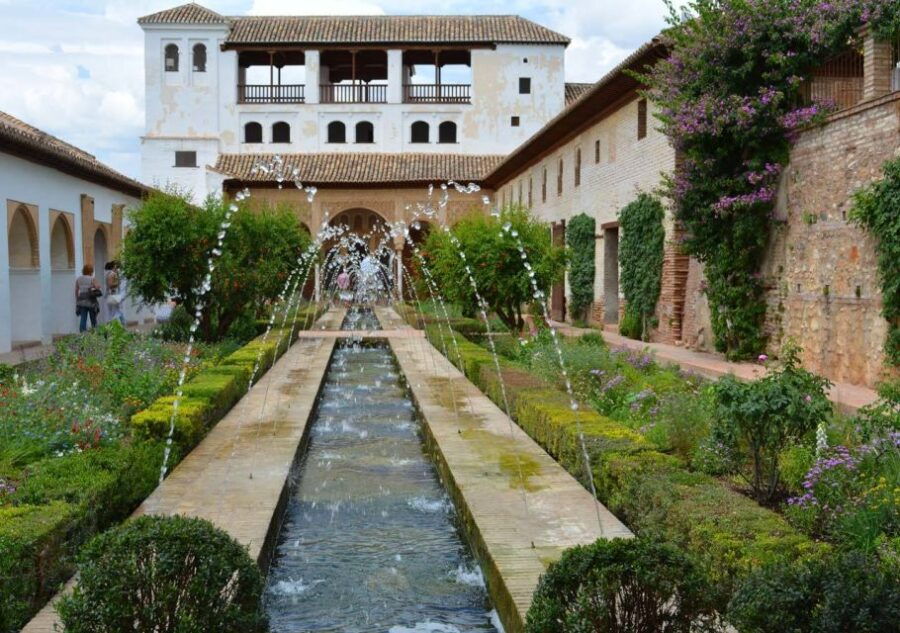 Alhambra & Generalife: Exclusive 3 Hours Private Tour - Tour Overview