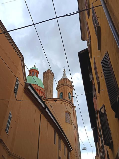 Authentic Italian Breakfast in Piazza Maggiore!