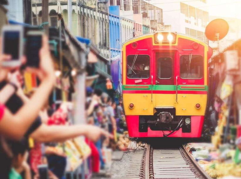 Bangkok: Damnoen Saduak Adventure & Maeklong Railway Market