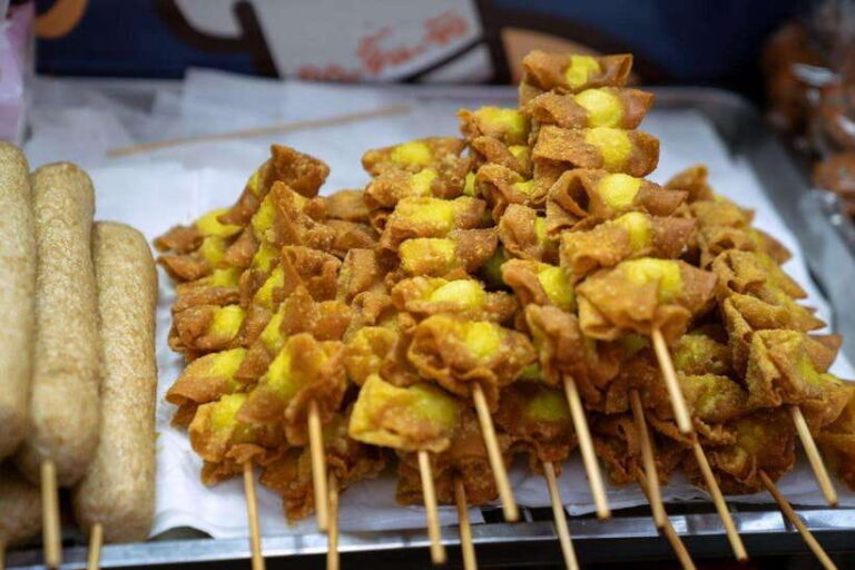 Bangkok Electric Tuk Tuk & Food Tour: Thonburi & Wang Lang