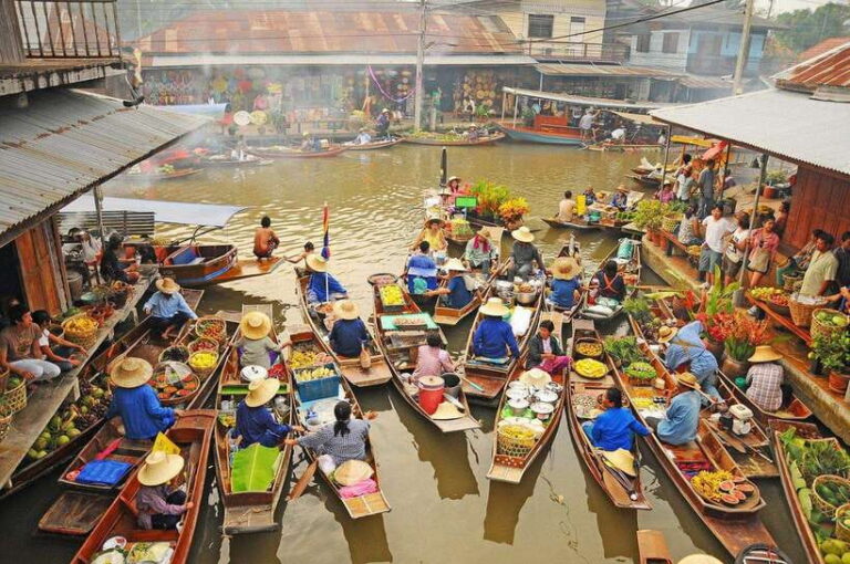 Bangkok: Maeklong Train Market & Floating Market Day Tour