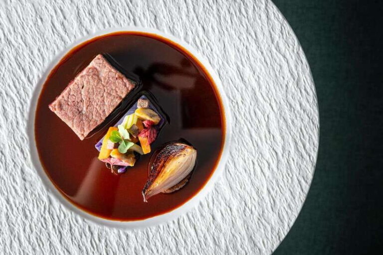 Bangkok: Mia (One Michelin Star) Dinner and Drink Voucher