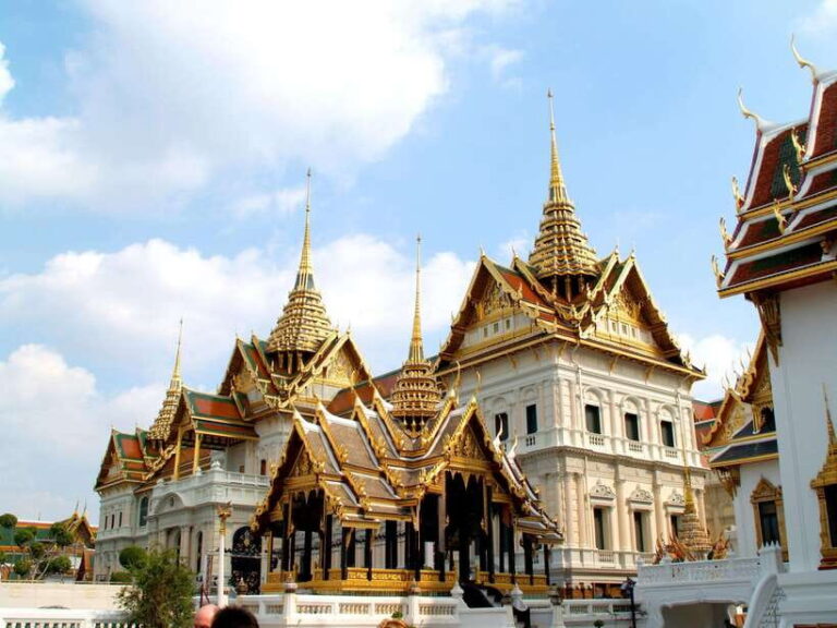 Bangkok: Private Wat Phra Kaew, Wat Pho & Wat Arun Tour