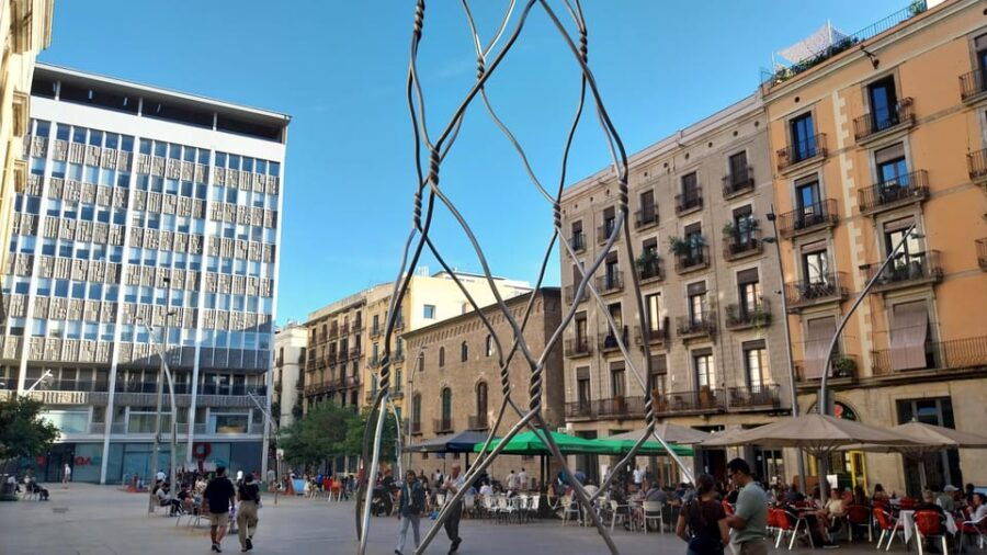 Barcelona 101 Walking Tour: All Highlights in One Day - Exploring the Columbus Monument and La Rambla