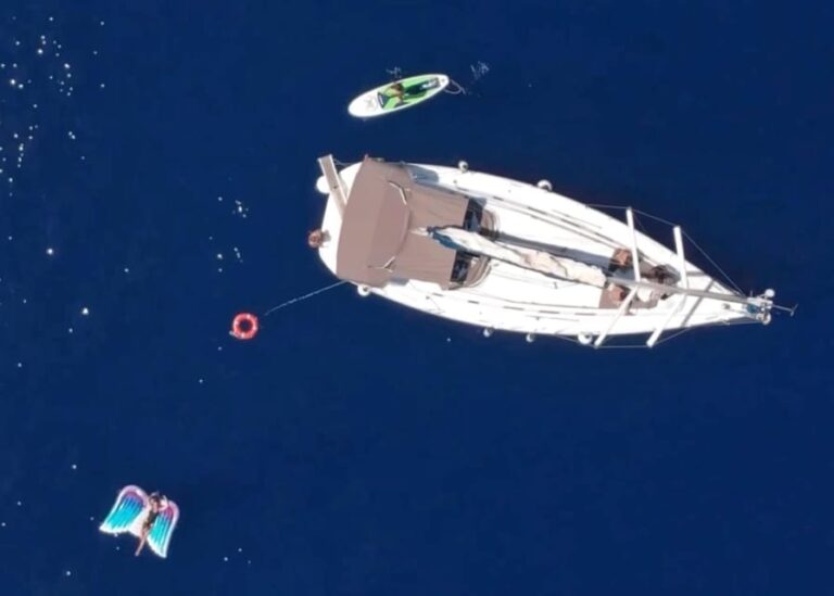 Barcelona : 2 Hours Sailing Tour With Snacks and Drinks