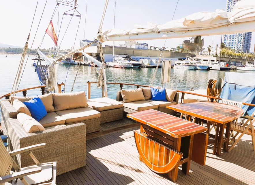Barcelona: 2h Luxurious Sailing Cruise With Open Bar - Activity Overview